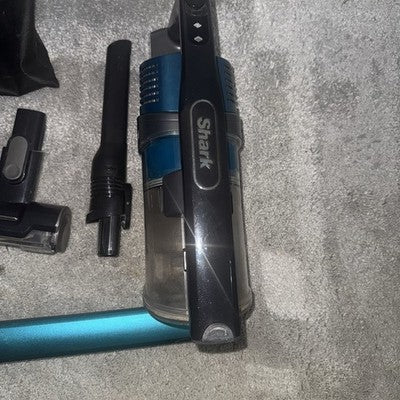 Shark Classic Anti Hair Wrap Cordless Vacuum - IZ201UKT